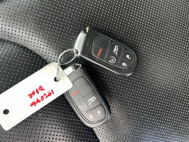 Used 2019 Jeep Cherokee Limited image 25