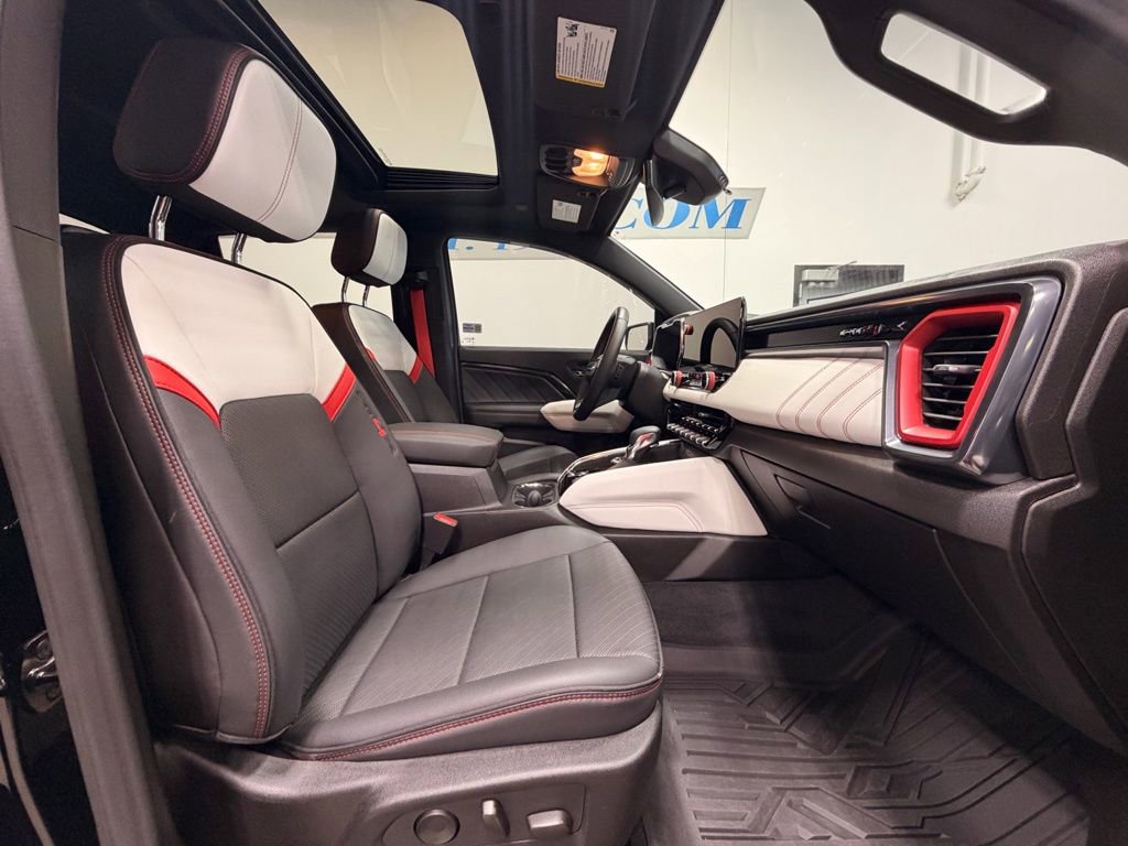 Used 2024 GMC Canyon AT4X image 18