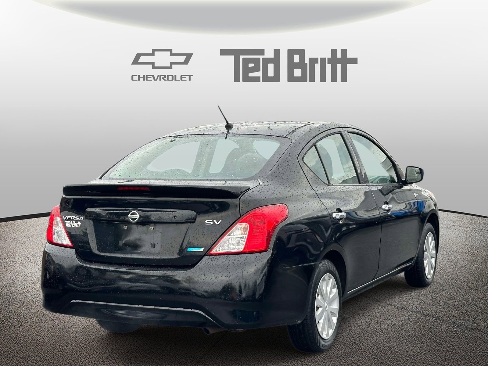 Used 2016 Nissan Versa SV FWD image 4