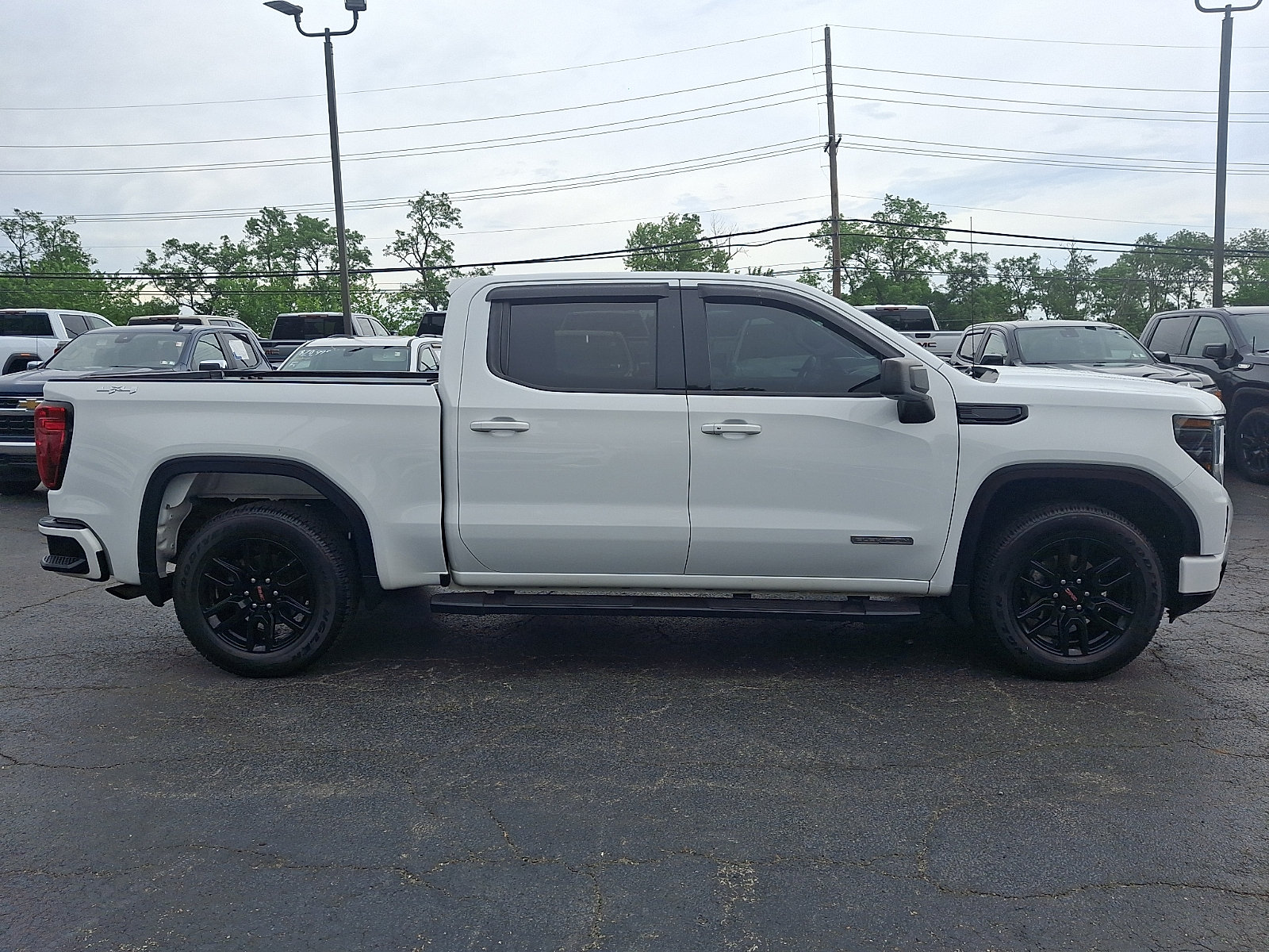 Used 2022 GMC Sierra 1500 Elevation w/ LPO, Elevation Black Package AWD/4WD image 7