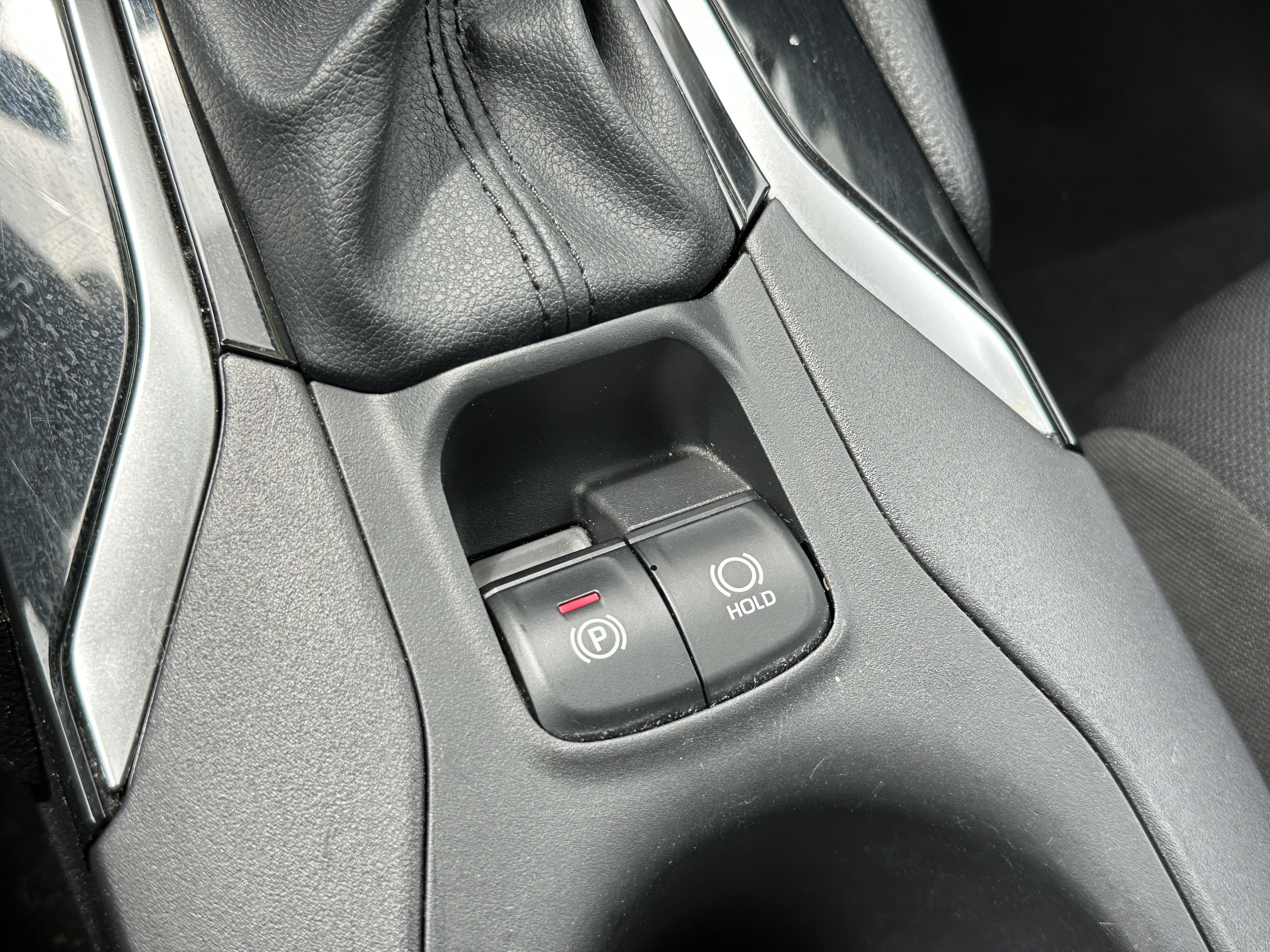 Used 2025 Toyota Corolla Cross LE FWD image 32