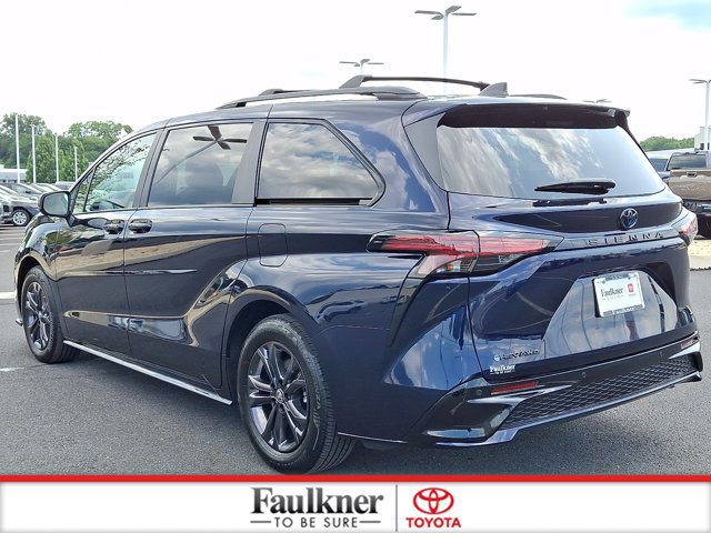Certified 2025 Toyota Sienna XSE w/ XSE Plus Package AWD/4WD image 4