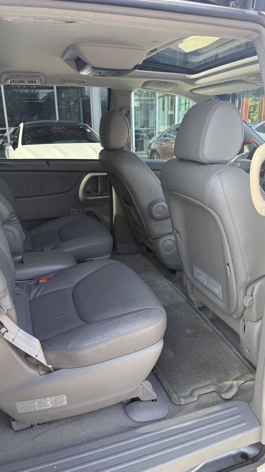 Used 2004 Toyota Sienna XLE Limited FWD image 18