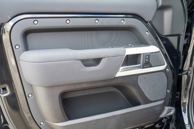 Used 2023 Land Rover Defender 110 S image 21
