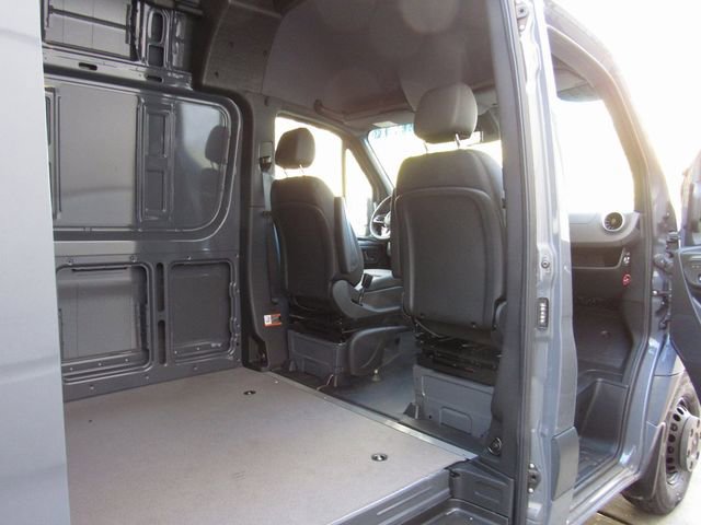 Used 2024 Mercedes-Benz Sprinter 3500 image 19
