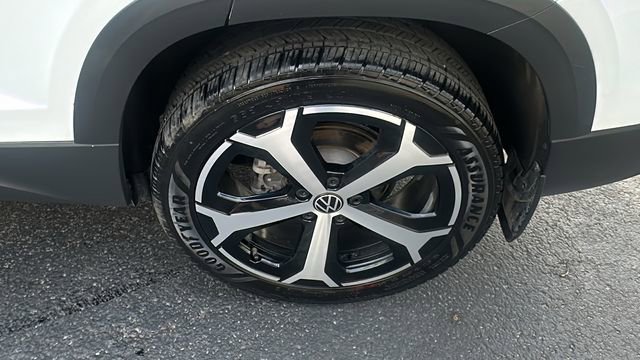 Used 2025 Volkswagen Taos SEL image 37