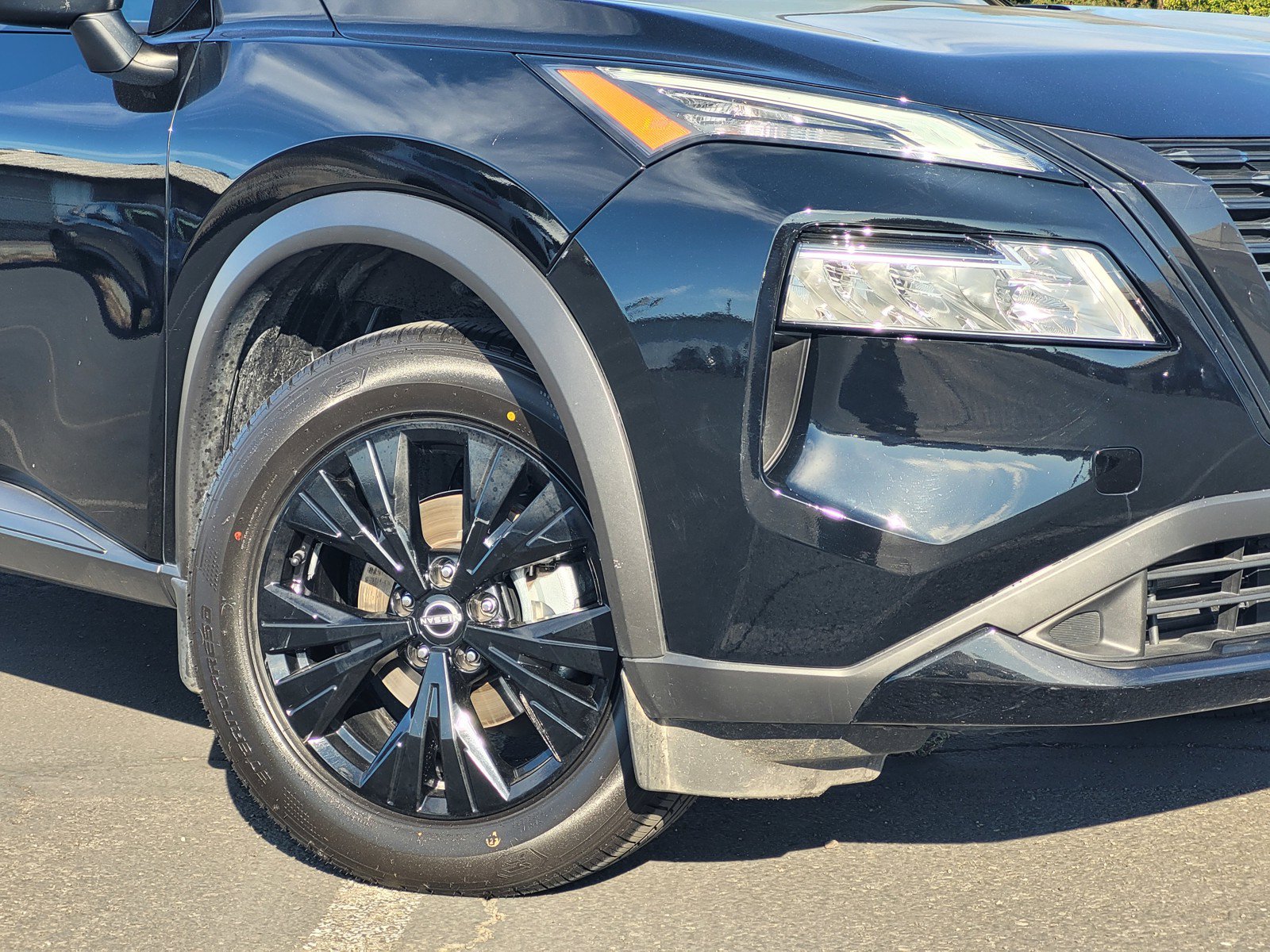 Certified 2023 Nissan Rogue SV w/ SV Premium B Package AWD/4WD image 3