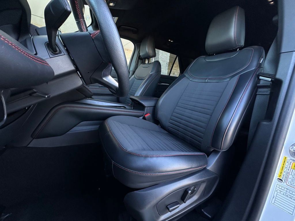 Used 2025 Ford Explorer ST-Line w/ ST-Line Street Pack image 6