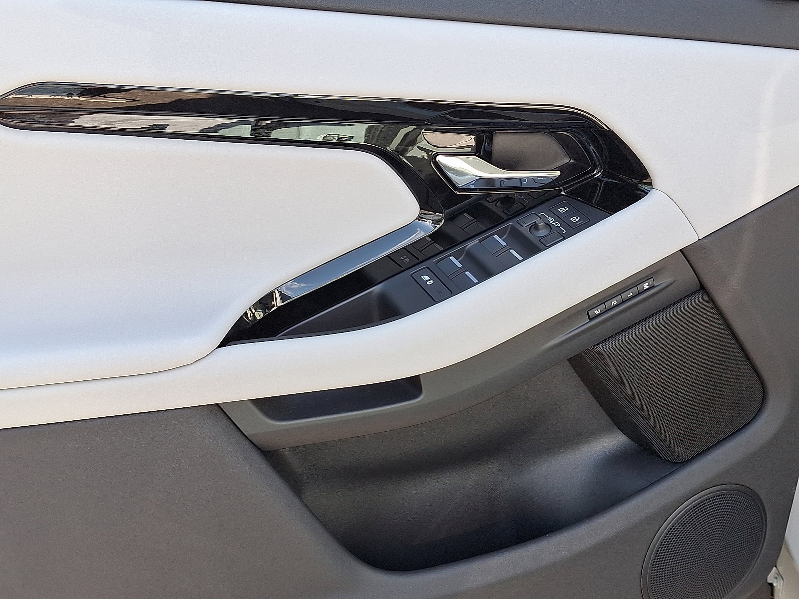 Certified 2024 Land Rover Range Rover Evoque S image 13