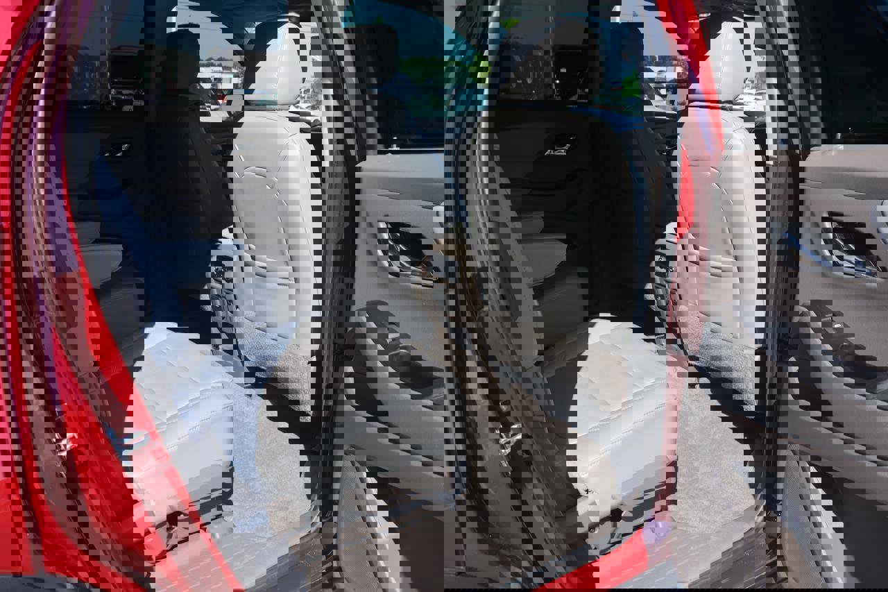 Used 2019 Chevrolet Traverse LT w/ LT Premium Package image 23