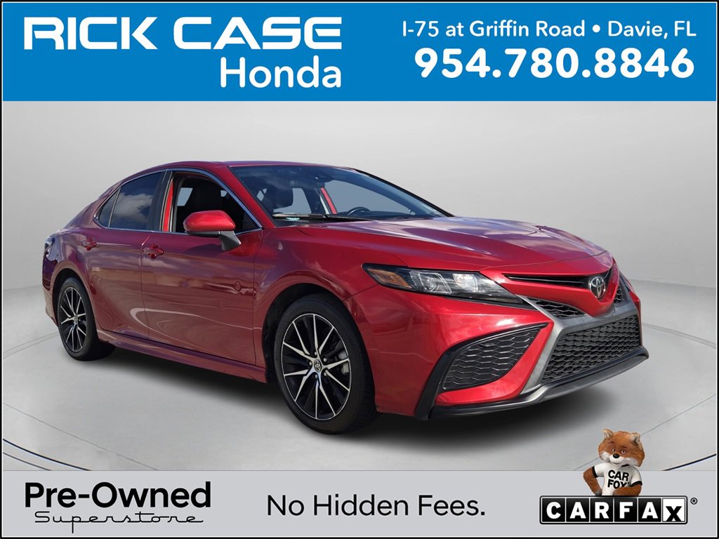 Used 2021 Toyota Camry SE image 1