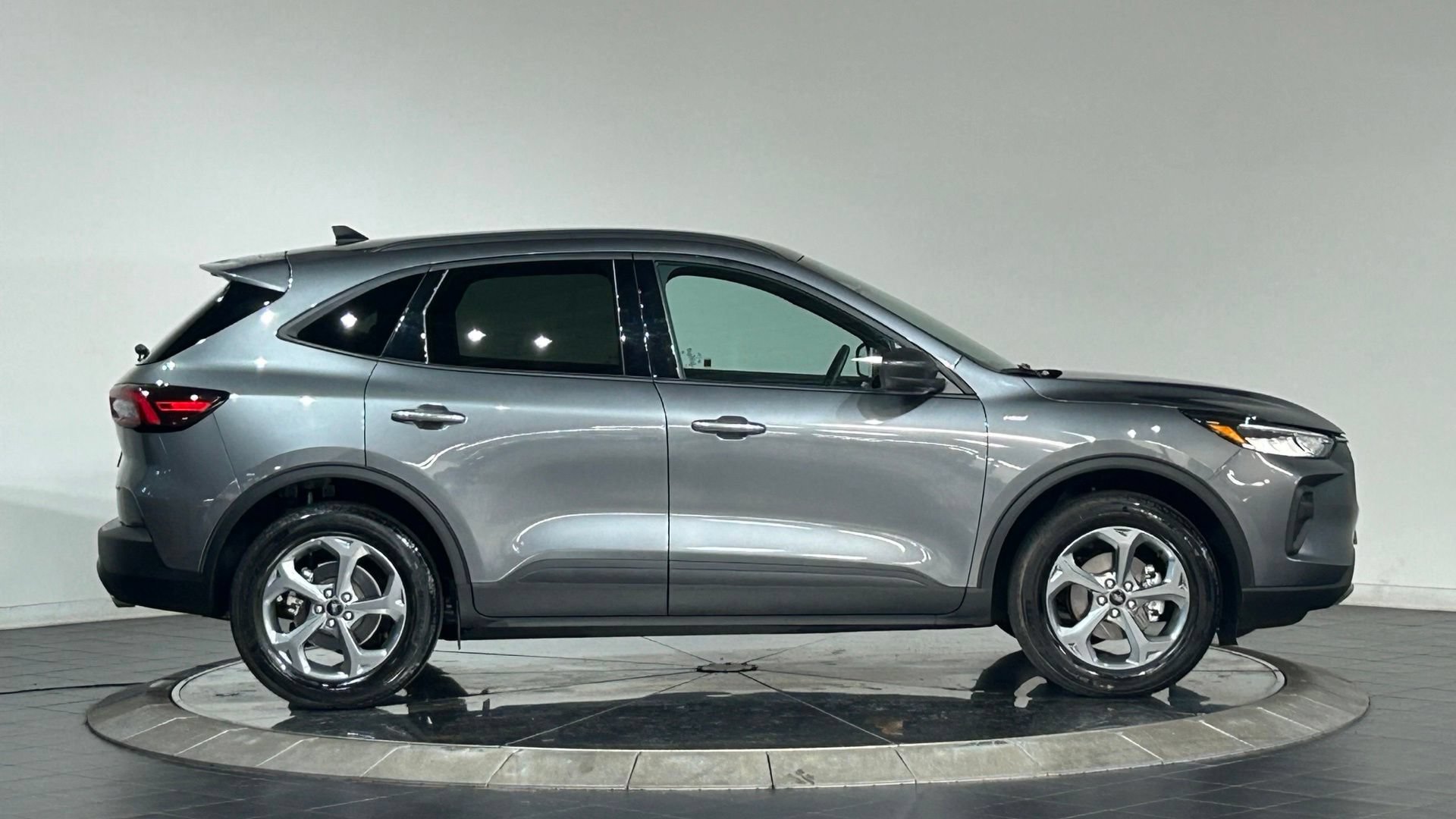Used 2025 Ford Escape ST-Line AWD/4WD image 11
