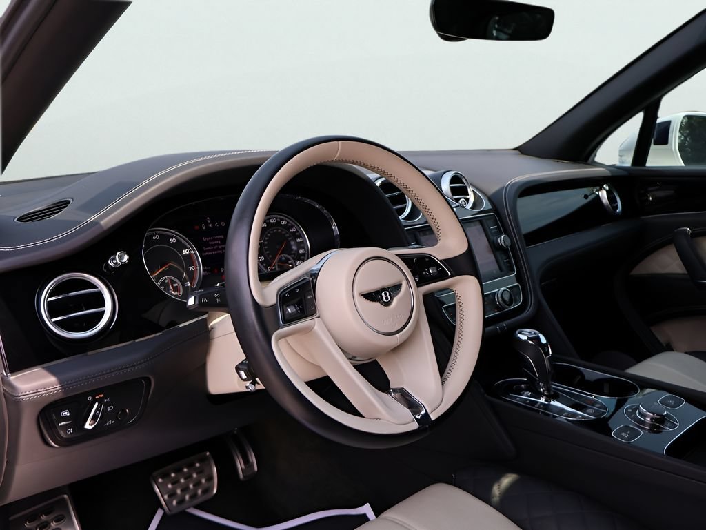 Used 2018 Bentley Bentayga AWD/4WD image 18