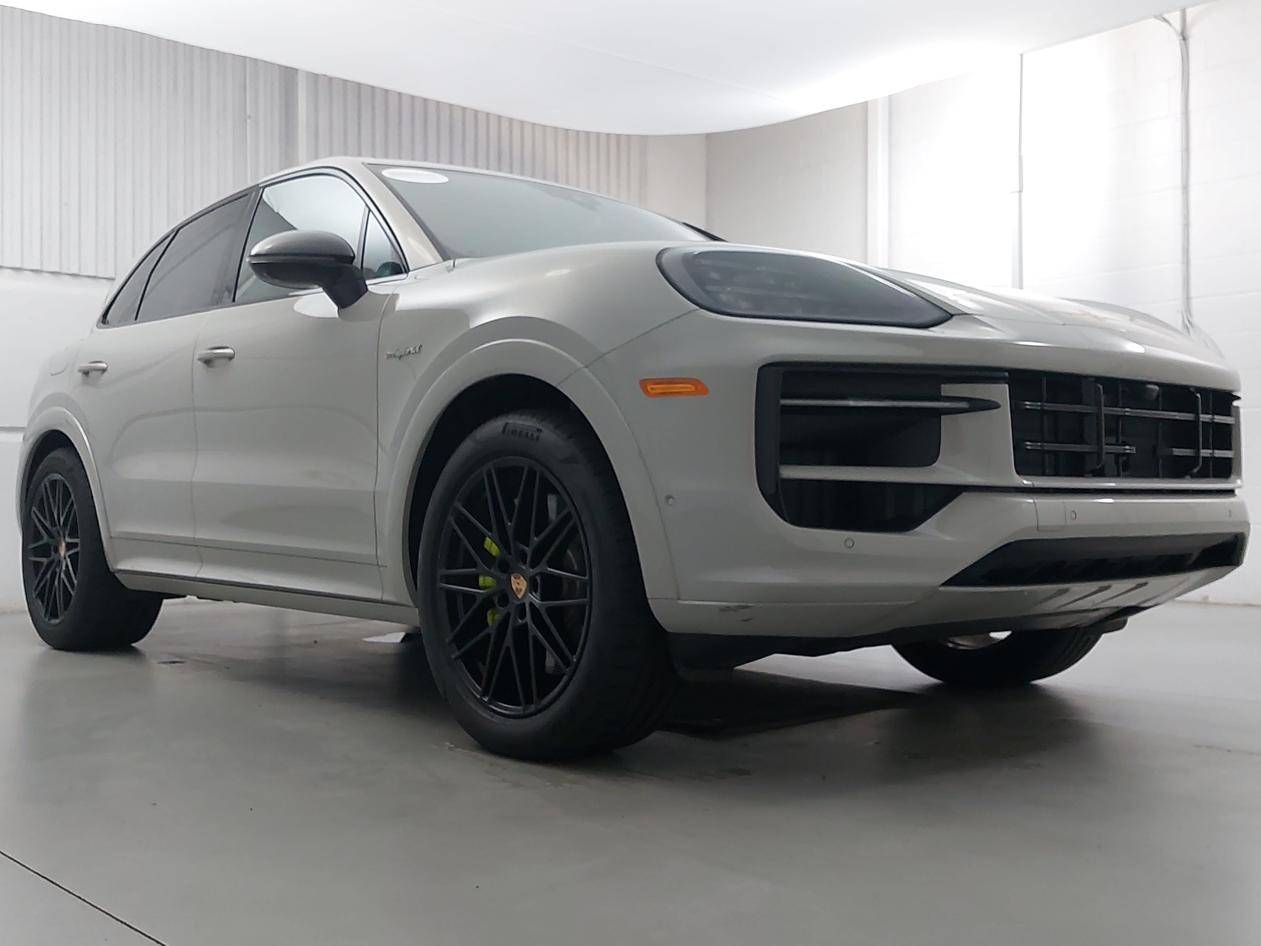 Certified 2025 Porsche Cayenne E-Hybrid AWD/4WD image 9