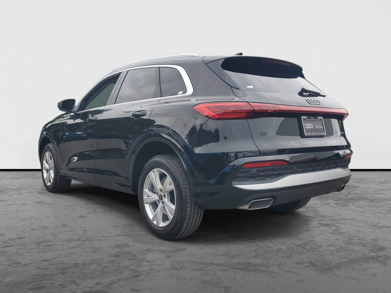 Used 2025 Audi Q5 Premium w/ Convenience Package AWD/4WD image 3