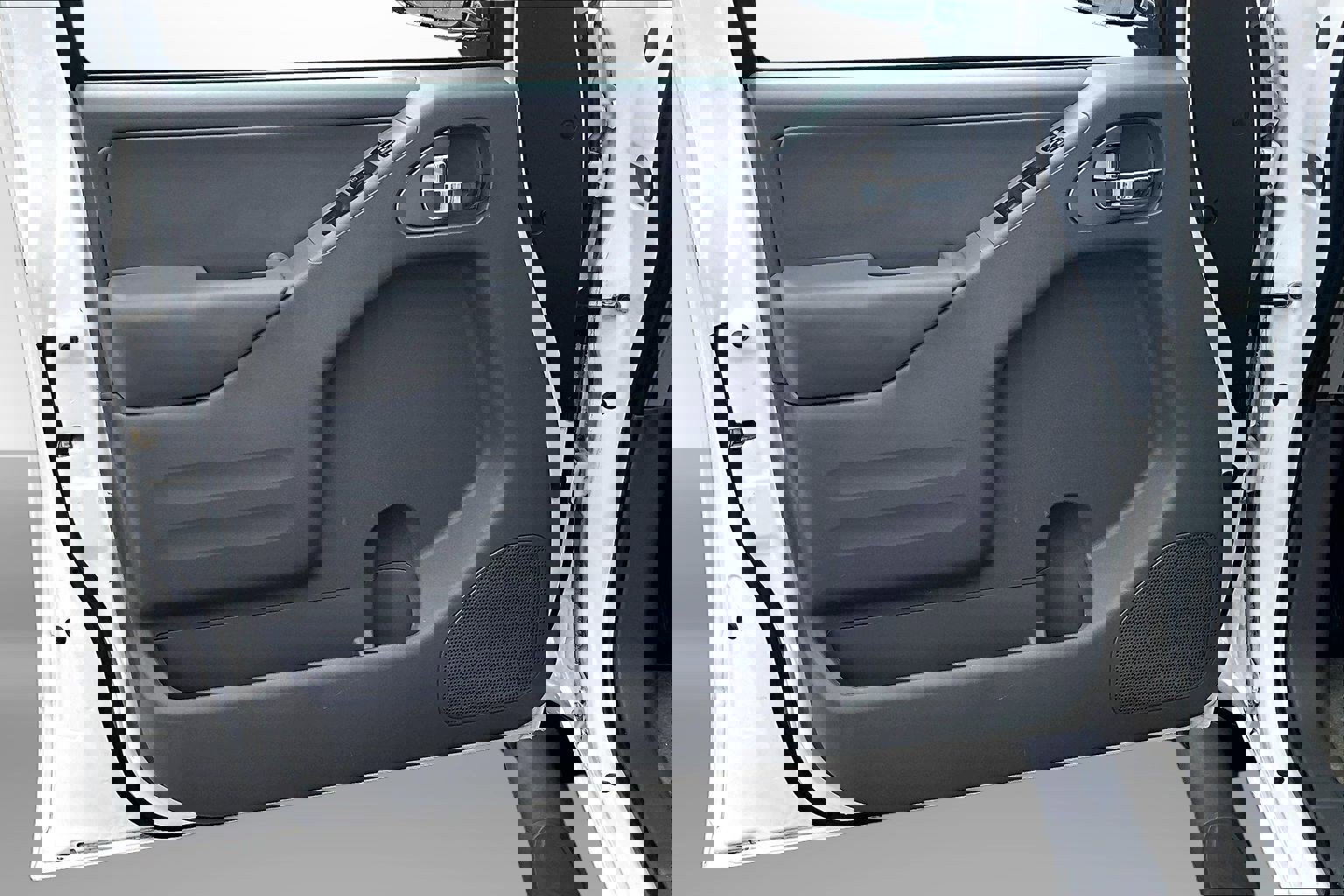 Used 2017 Nissan Frontier SL AWD/4WD image 25