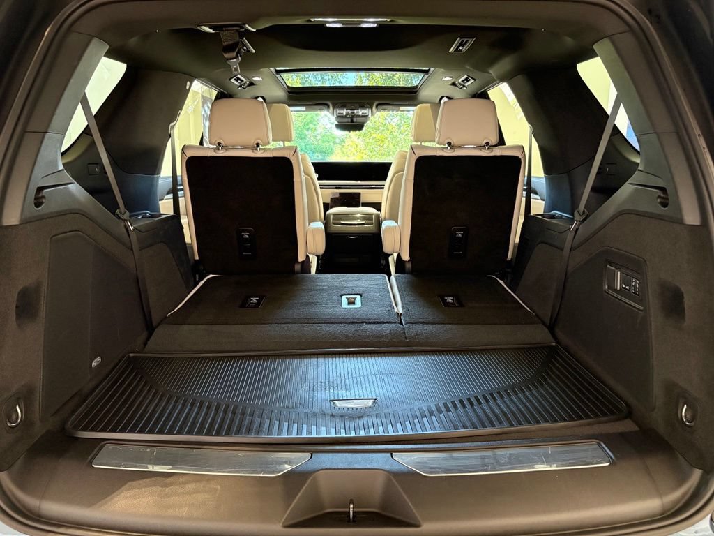 Used 2025 Cadillac Escalade Sport w/ LPO, ONYX Package AWD/4WD image 30
