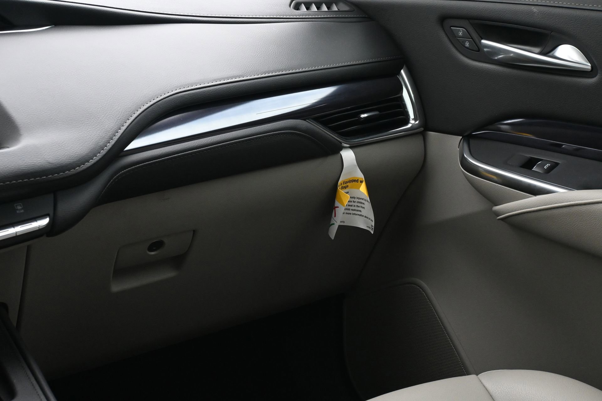 Certified 2023 Cadillac XT4 Luxury FWD image 8