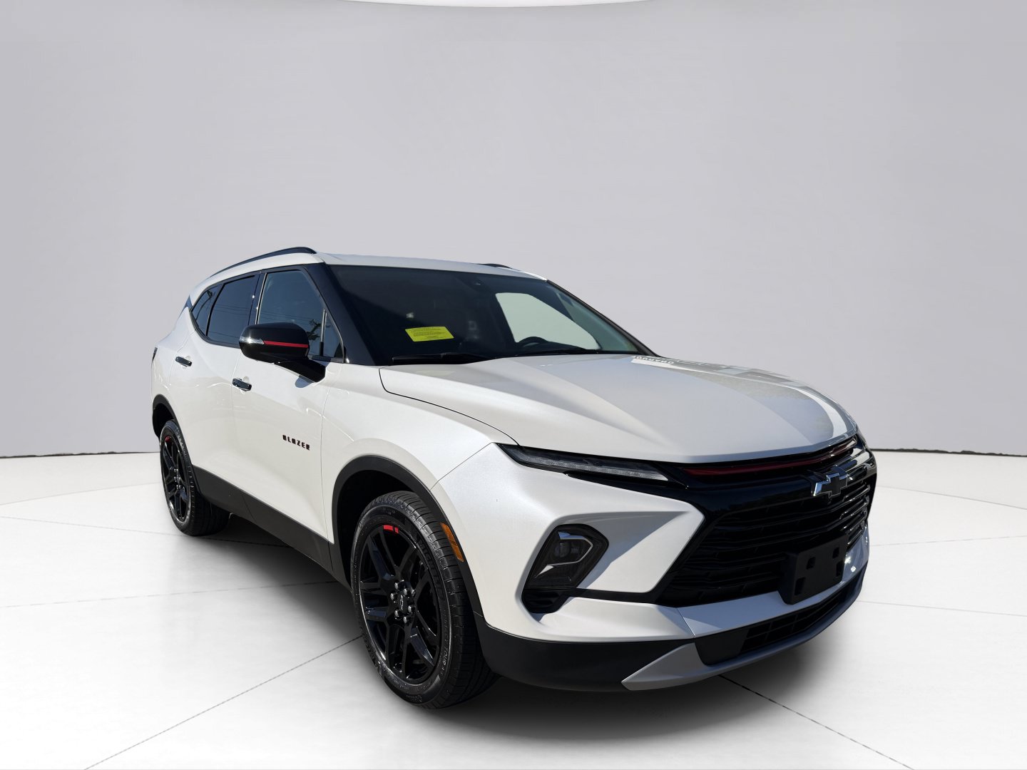 Used 2024 Chevrolet Blazer LT w/ Sound & Technology Package AWD/4WD image 2