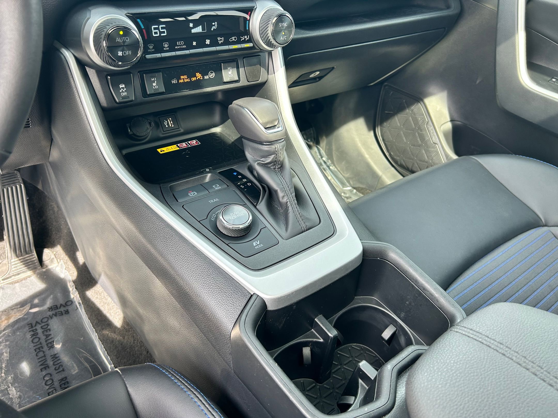 Used 2025 Toyota RAV4 XSE w/ Advanced Technology Package image 18