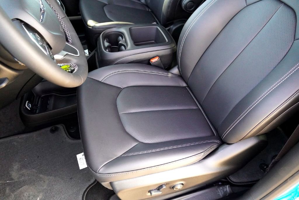 New 2026 Chrysler Pacifica Select image 10