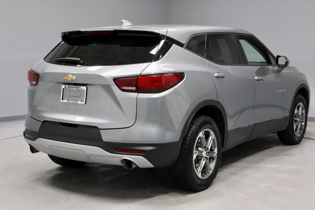 Used 2025 Chevrolet Blazer LT FWD image 11