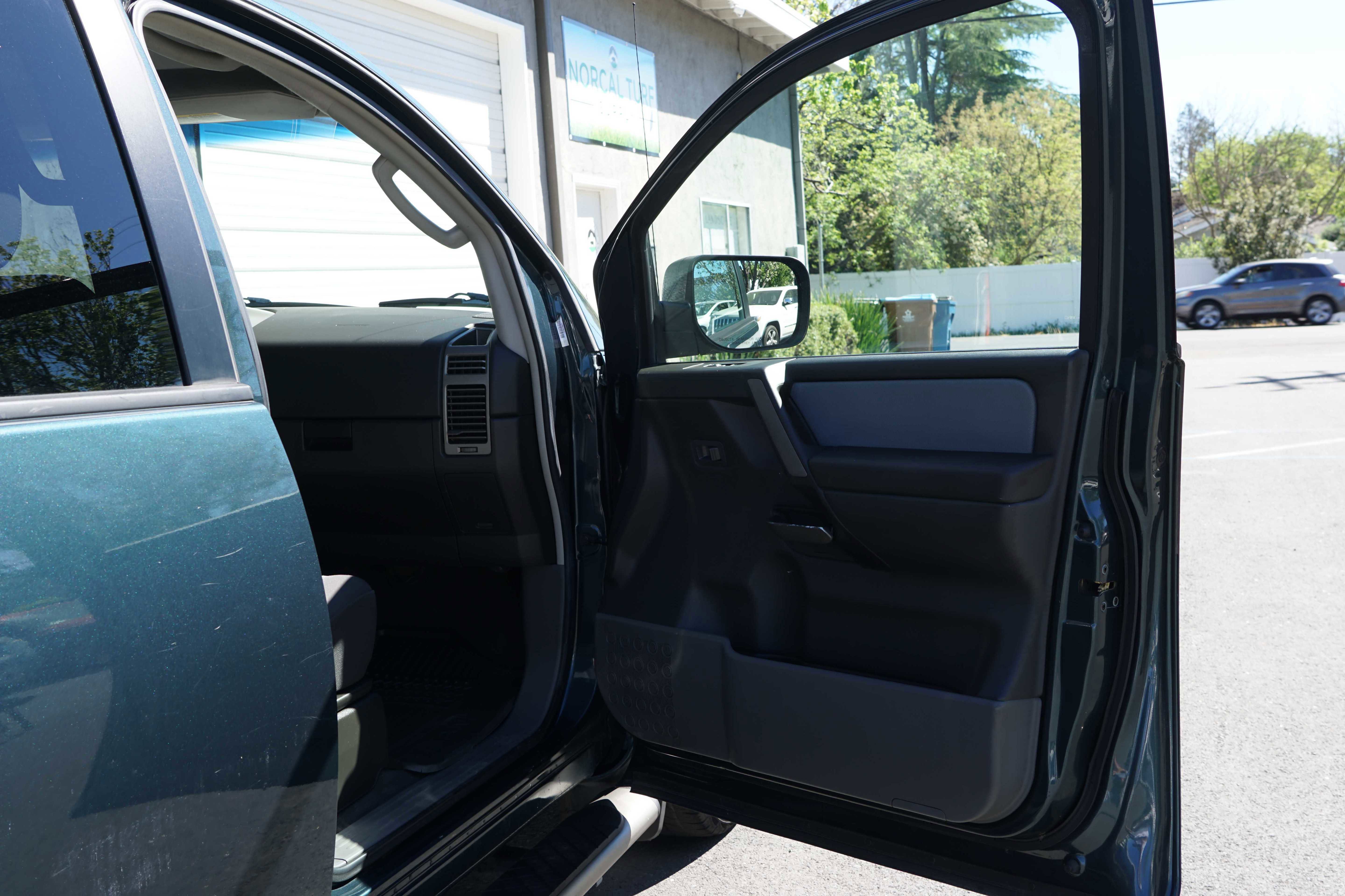 Used 2005 Nissan Titan XE image 30