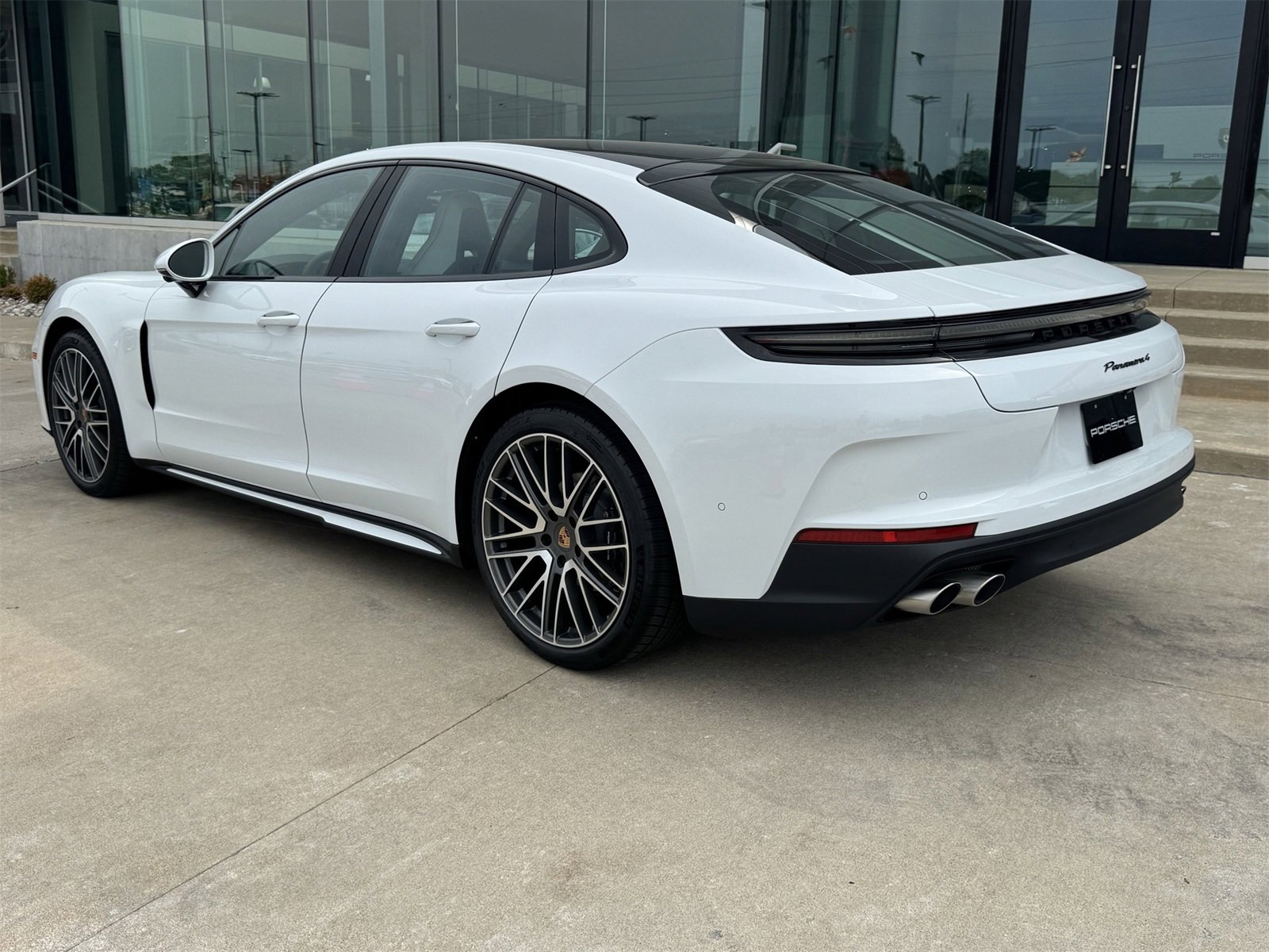 New 2025 Porsche Panamera 4 image 3