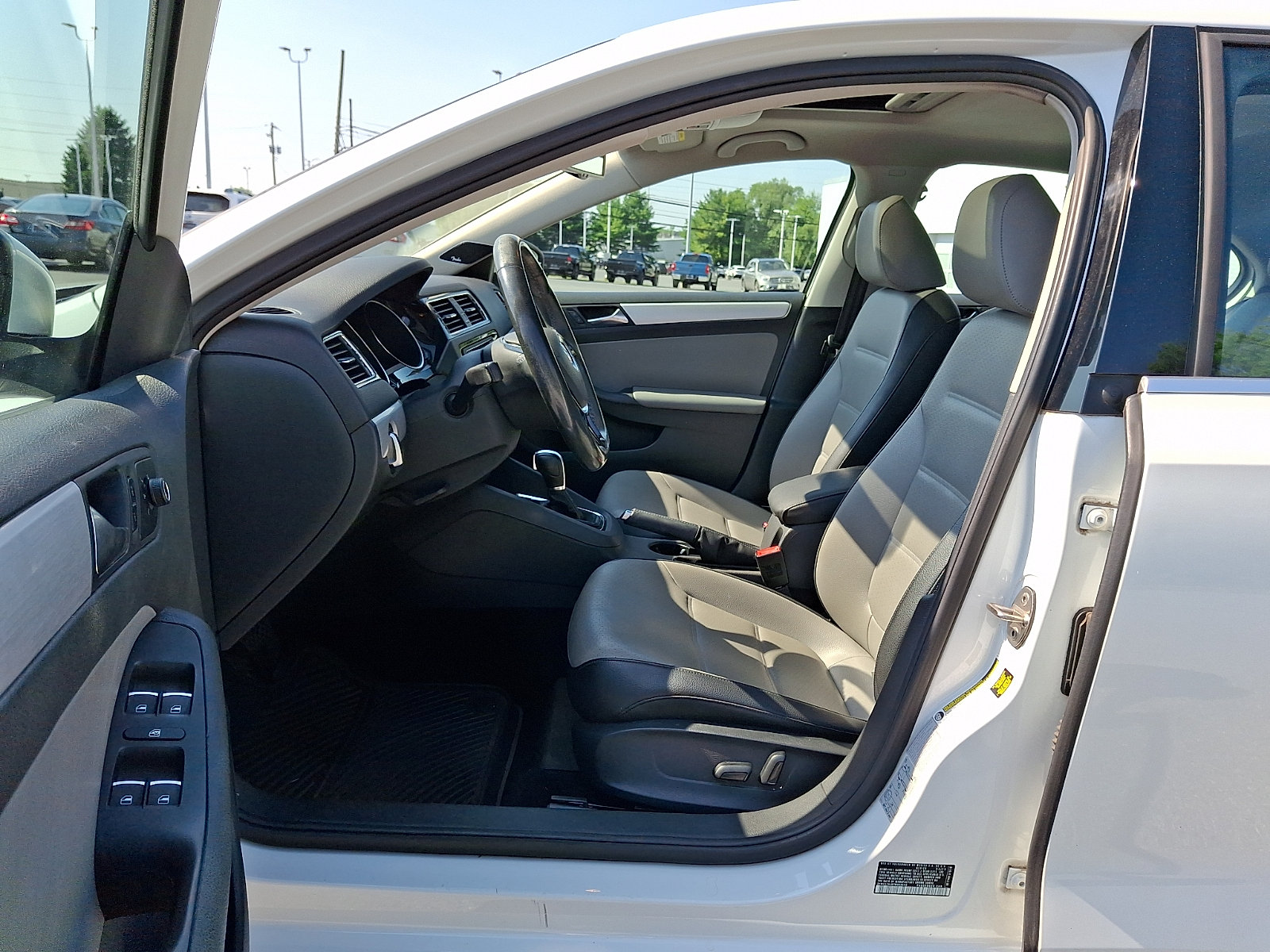 Used 2015 Volkswagen Jetta SEL Premium FWD image 15