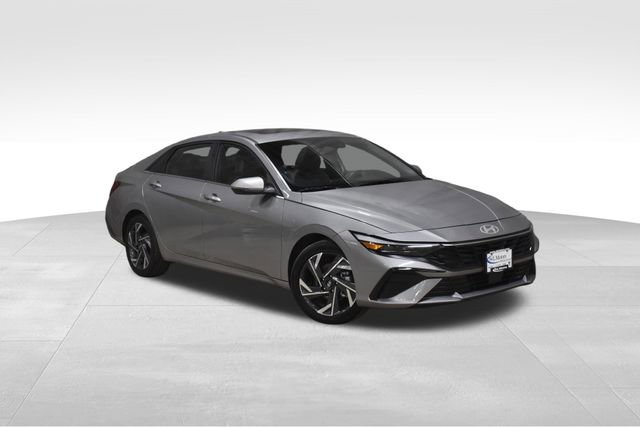 Used 2025 Hyundai Elantra Limited image 4