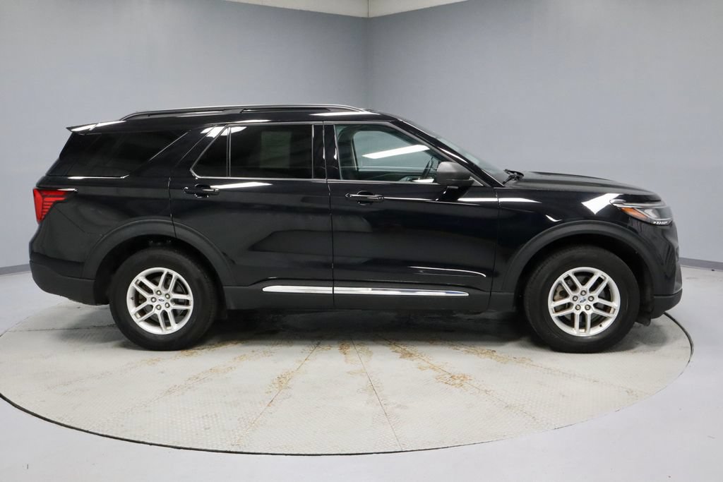 Used 2025 Ford Explorer Active AWD/4WD image 12