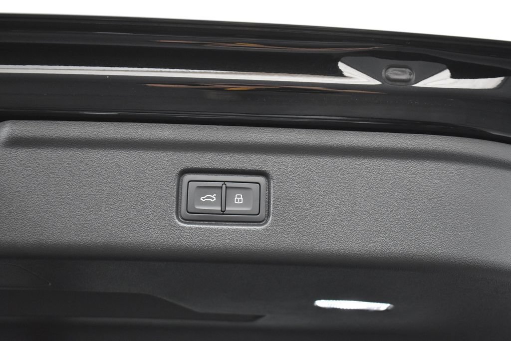 New 2025 Audi A6 e-tron Premium Plus AWD/4WD image 19