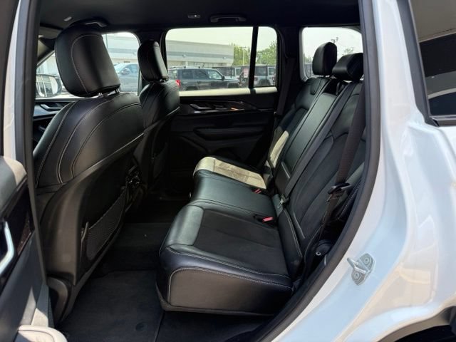 Used 2023 Jeep Grand Cherokee Altitude AWD/4WD image 8