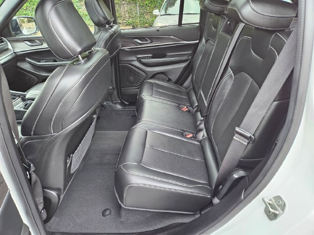 Used 2024 Jeep Grand Cherokee Limited w/ Luxury Tech Group II AWD/4WD image 19