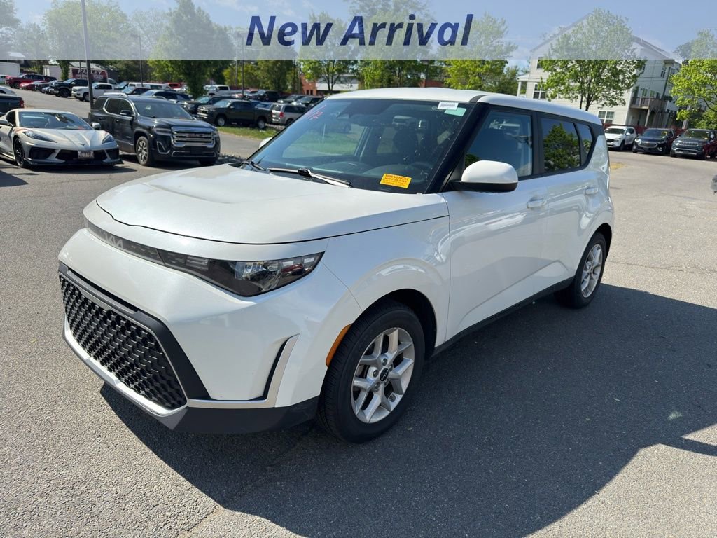 Used 2025 Kia Soul LX w/ LX Technology Package FWD image 1