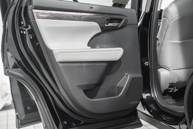 New 2025 Toyota Highlander Platinum image 38