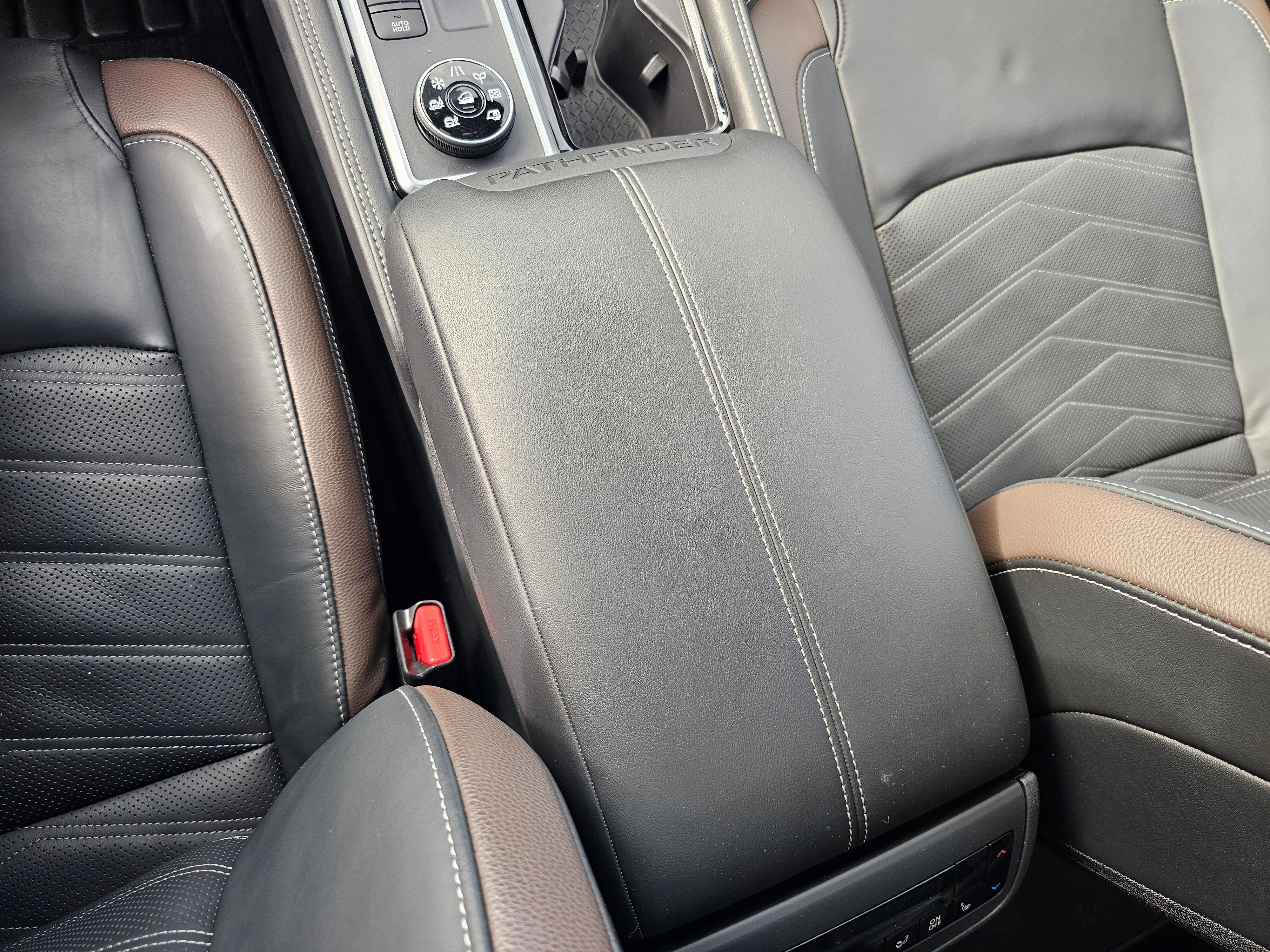 Used 2024 Nissan Pathfinder Platinum w/ Cargo Package image 23