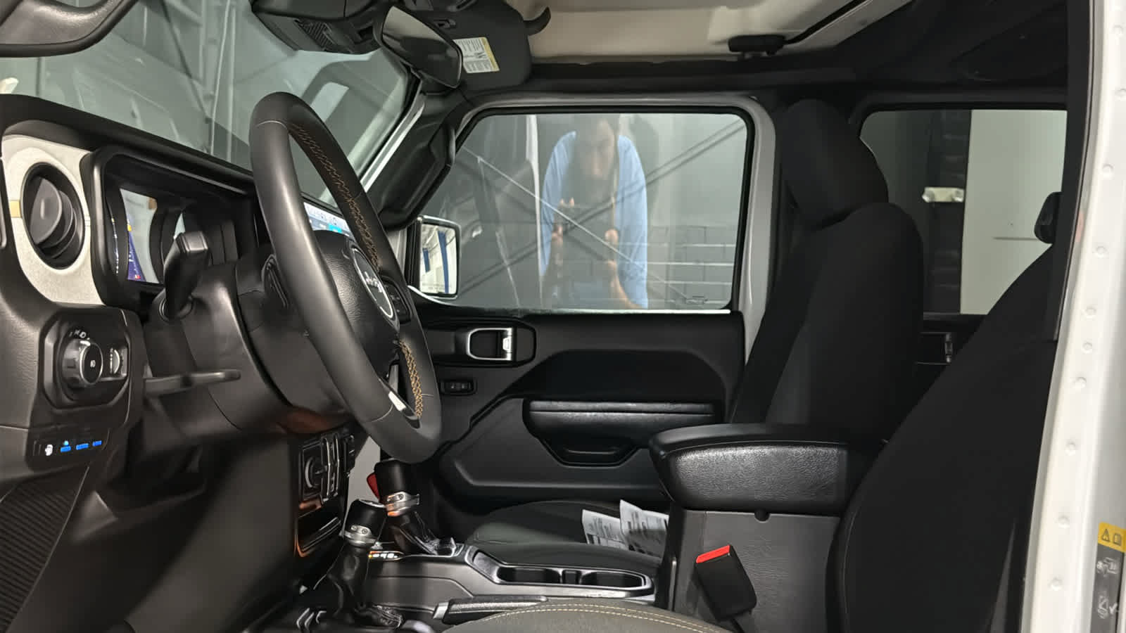 Certified 2024 Jeep Wrangler Unlimited w/ Convenience Group AWD/4WD image 10