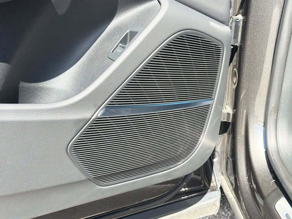 Used 2025 Audi Q8 Prestige image 28