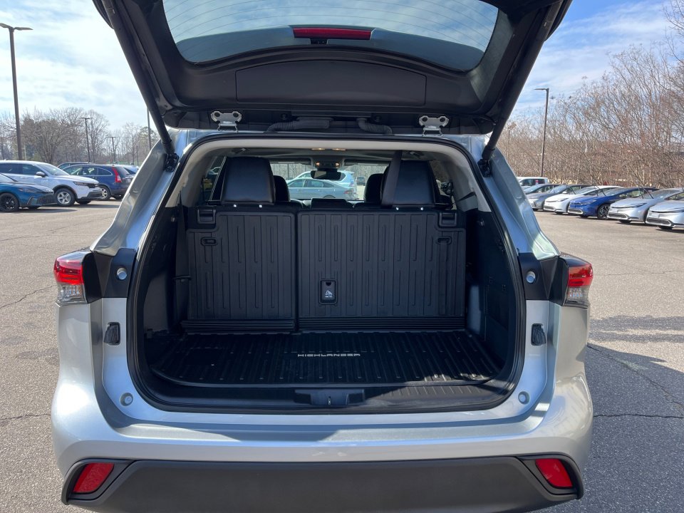 Certified 2025 Toyota Highlander XLE image 18