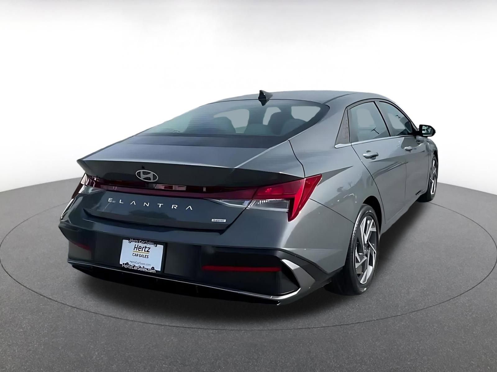 Used 2025 Hyundai Elantra Limited image 14