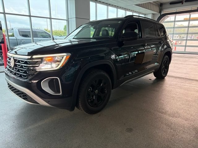 Used 2024 Volkswagen Atlas Peak Edition SEL AWD/4WD image 4