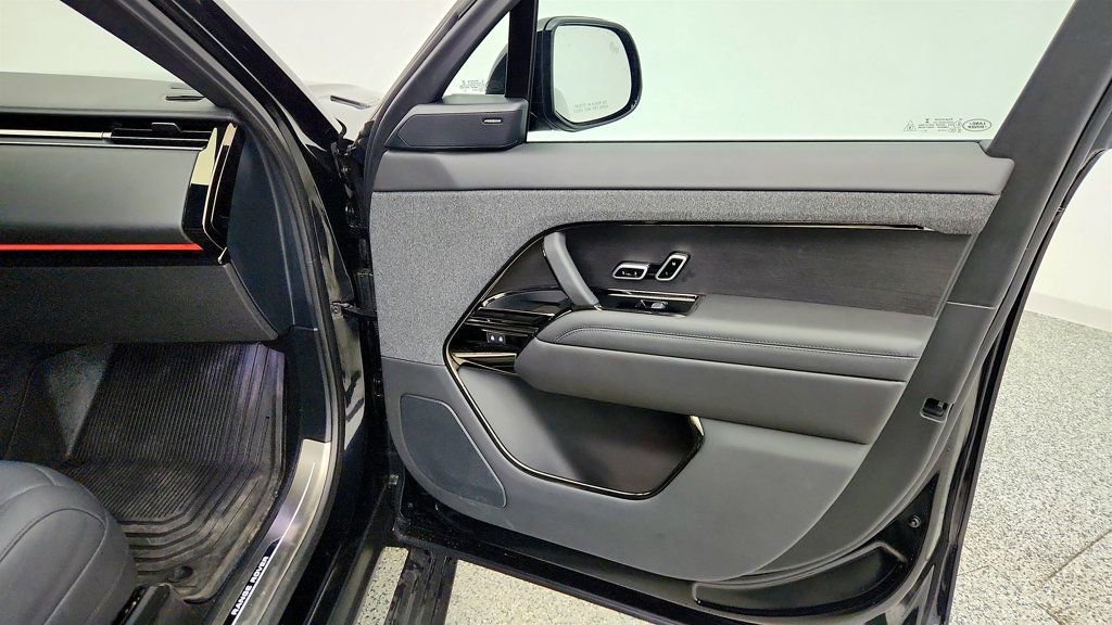 Used 2023 Land Rover Range Rover Sport SE Dynamic image 25