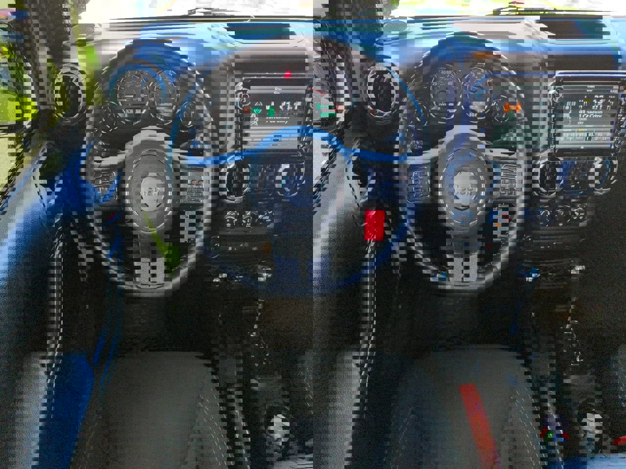 Used 2016 Jeep Wrangler Unlimited Sahara w/ Connectivity Group AWD/4WD image 14