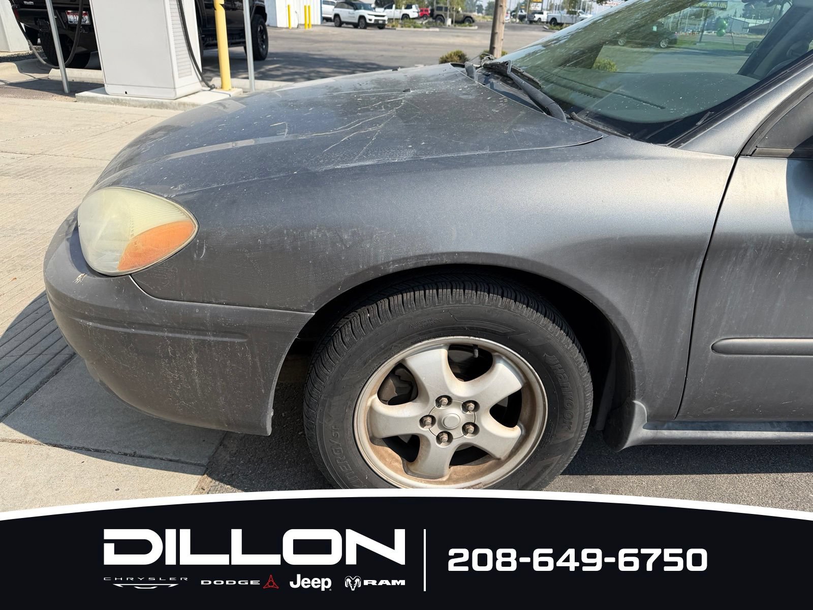Used 2005 Ford Taurus SE FWD image 2