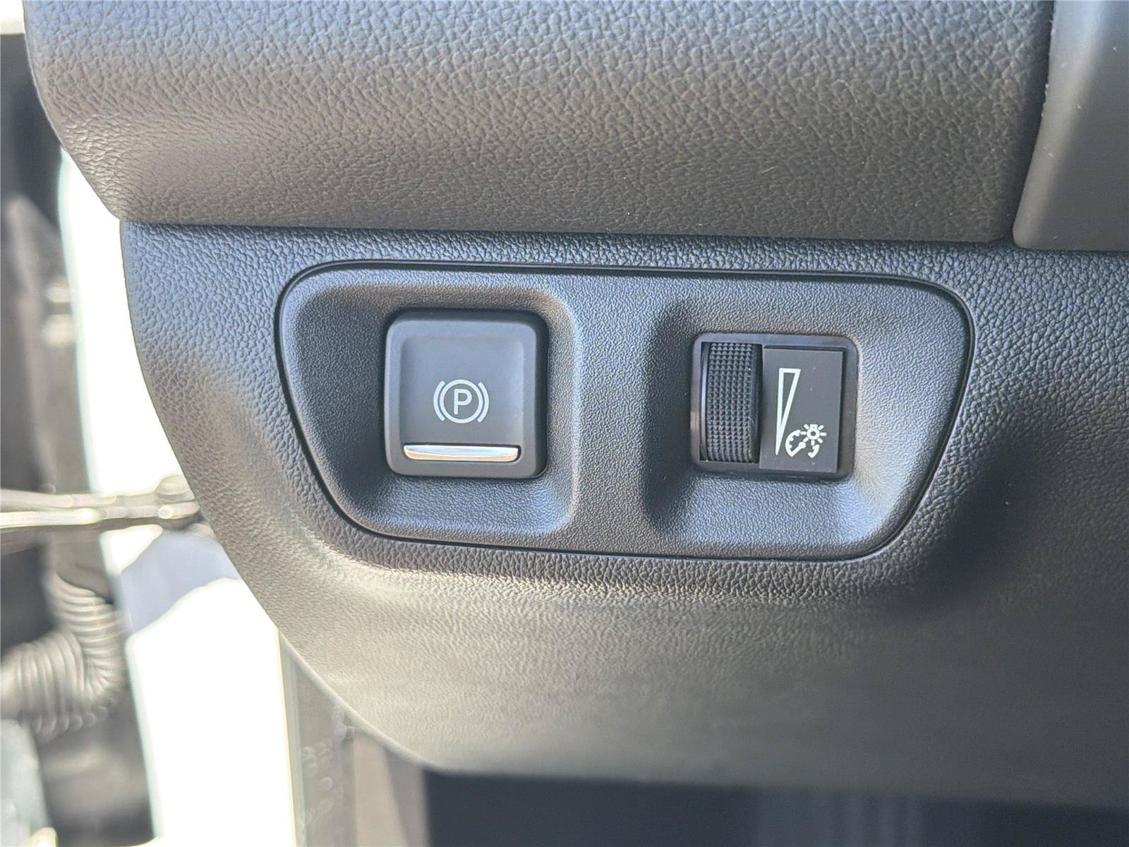 Used 2023 GMC Acadia SLE w/ Driver Convenience Package FWD image 16
