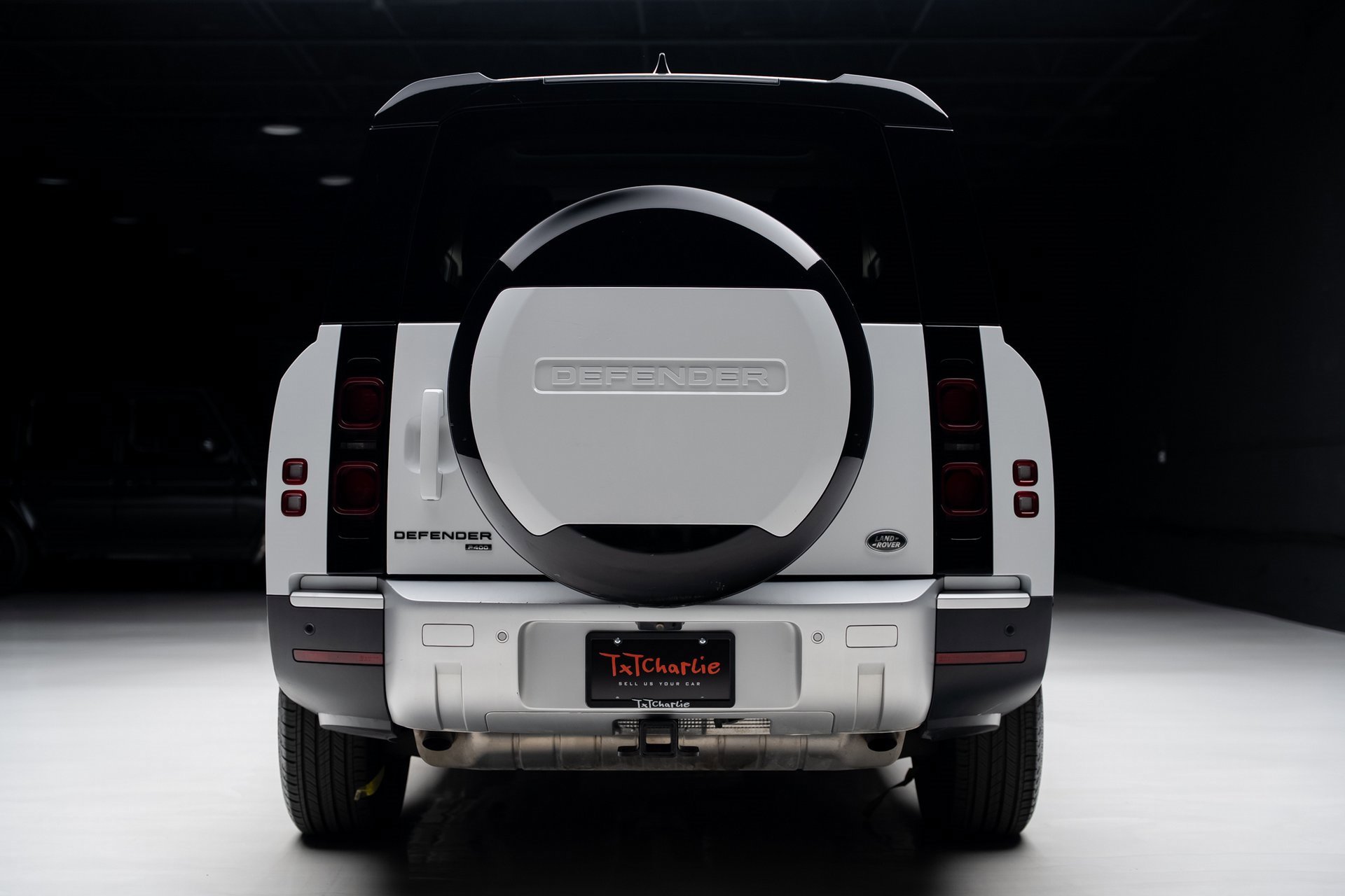 Used 2023 Land Rover Defender 130 SE image 29