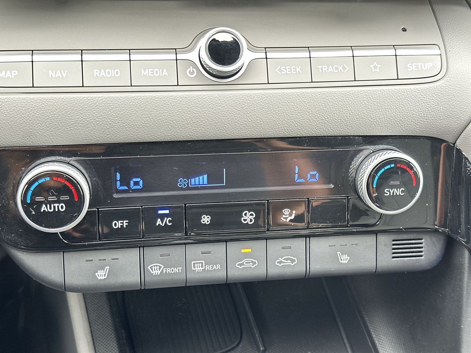 Used 2025 Hyundai Elantra SEL FWD image 22