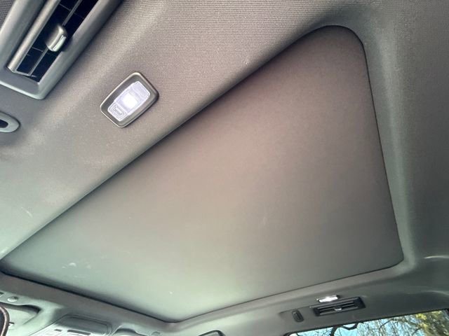 Used 2022 Chevrolet Suburban High Country AWD/4WD image 16