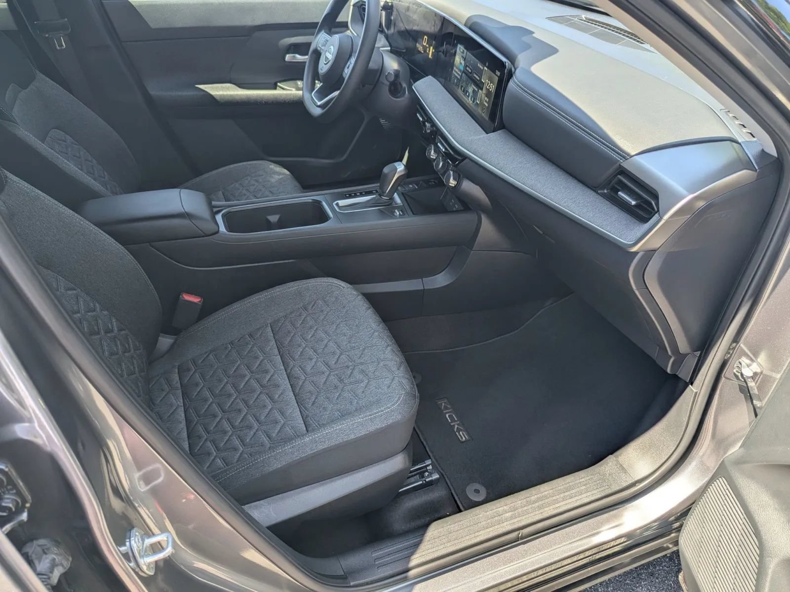 Used 2025 Nissan Kicks SV FWD image 12